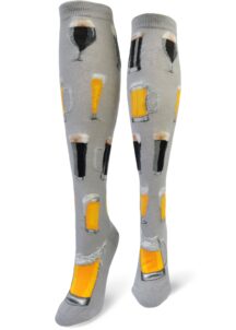 Women's gray knee socks with beer-filled mugs